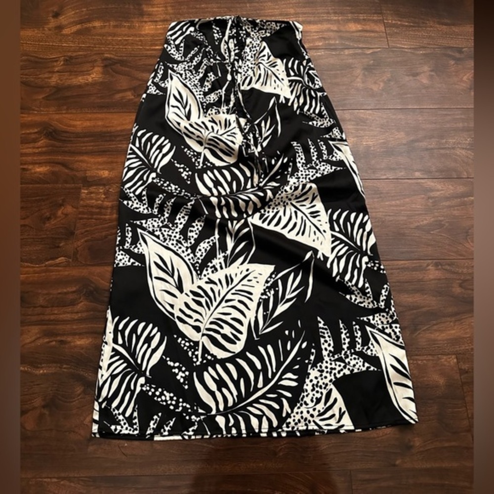 Midi skirt‎ - silk feel - dark blue - creme - size xs - tie in front